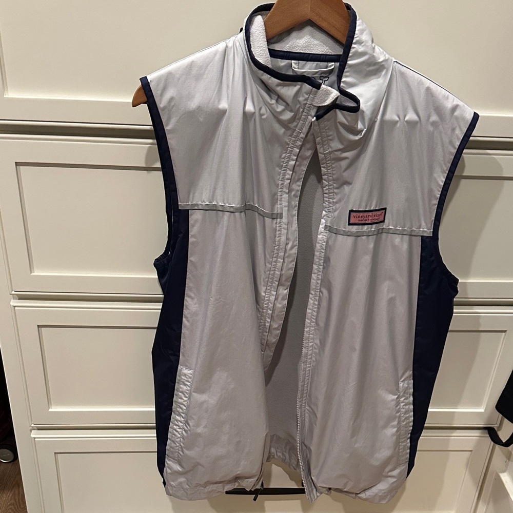 Vineyard Vines Men's Vest in Light Gray and Dark Blue